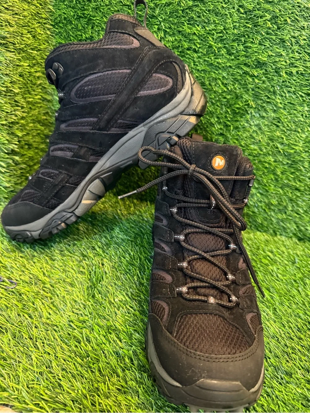Merrell men’s Moab 2 mid black suede  lace up boots new size 10.5